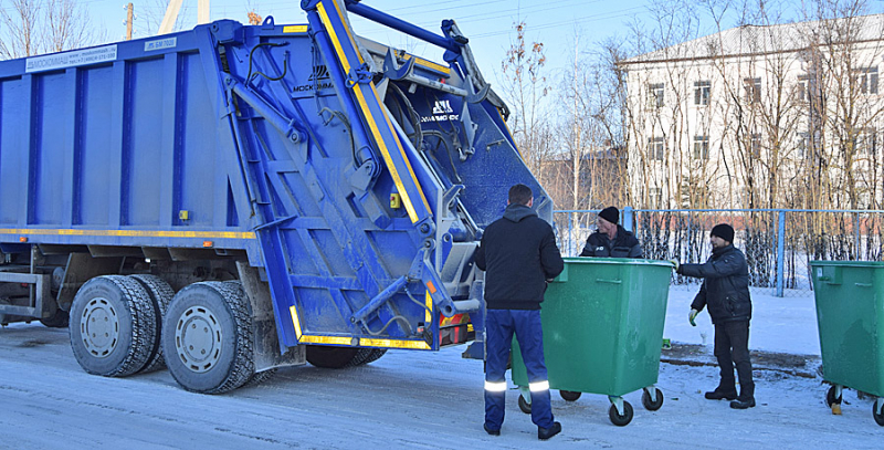 Введены штрафы за блокировку подъезда к мусорным контейнерам