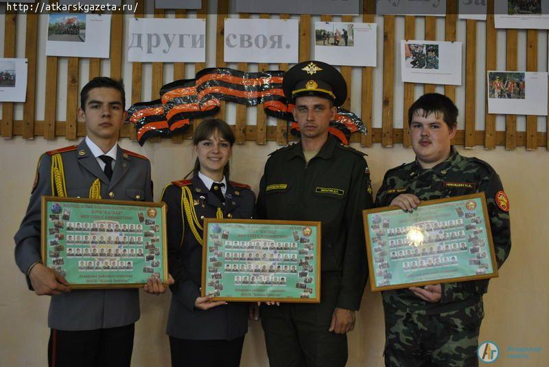 Выпускники военно-патриотического клуба «Каскад» простились со знаменем (ФОТО)