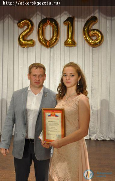 Выпускников пяти школ поблагодарили за активную жизненную позицию (ФОТО)