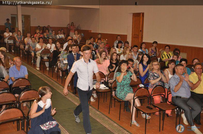 Выпускников пяти школ поблагодарили за активную жизненную позицию (ФОТО)