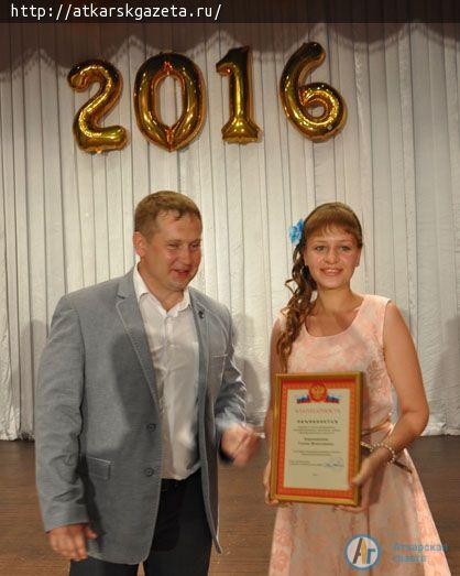 Выпускников пяти школ поблагодарили за активную жизненную позицию (ФОТО)