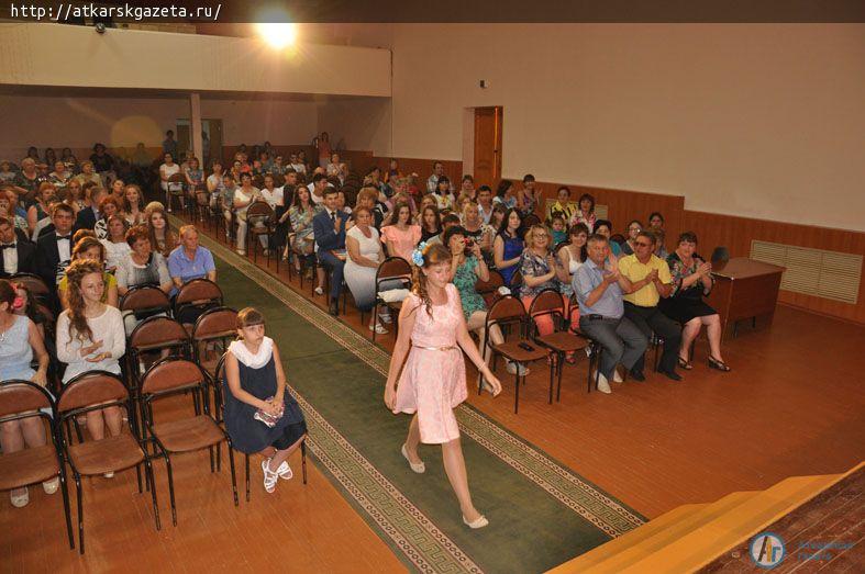 Выпускников пяти школ поблагодарили за активную жизненную позицию (ФОТО)
