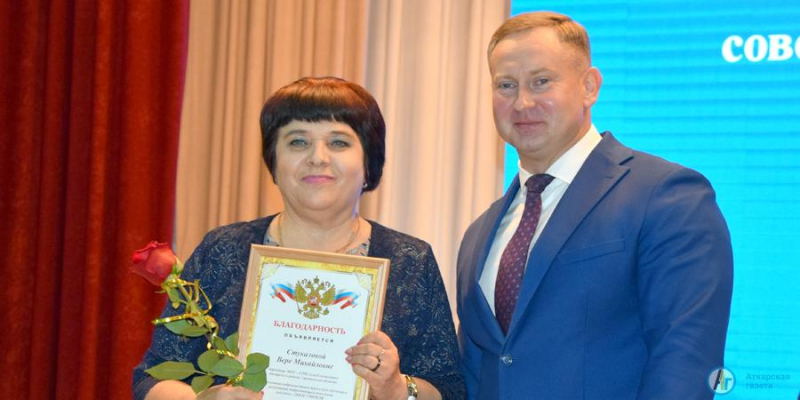 Высокие награды вручены аткарским учителям