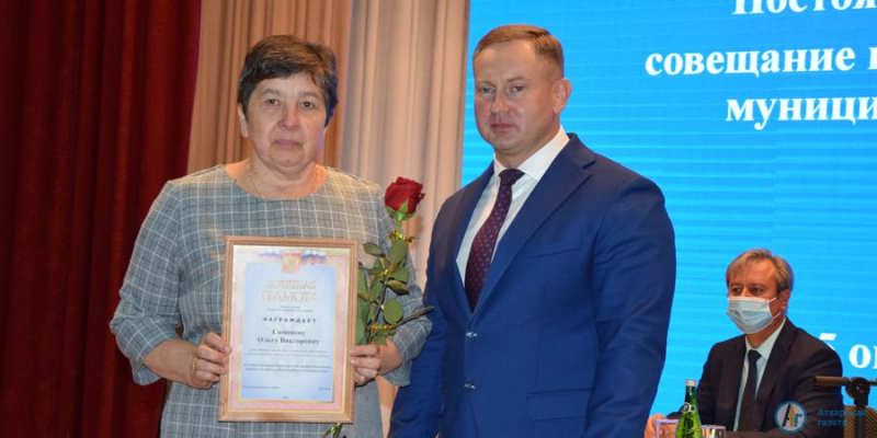Высокие награды вручены аткарским учителям