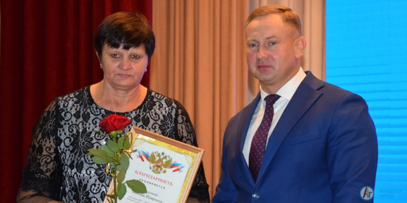 Высокие награды вручены аткарским учителям