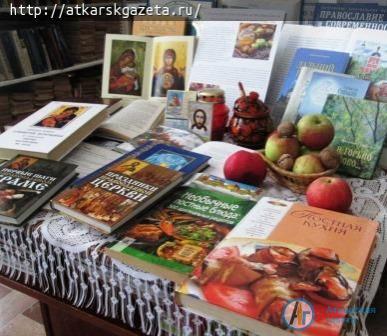Выставку картин аткарских художников посвятили Яблочному Спасу