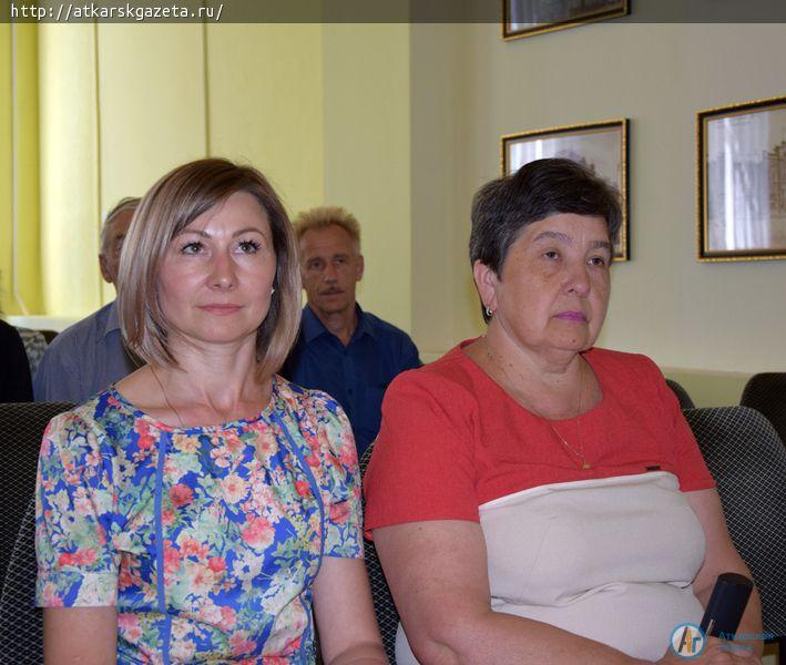 За две недели полторы сотни подростков заработали в среднем по 2300 рублей
