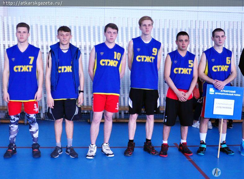 За победу в баскетбольных соревнованиях борются две новые команды