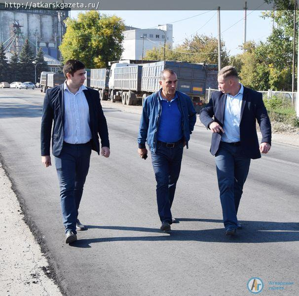 За сутки в Аткарске заасфальтировали почти 2000 квадратных метров дорог