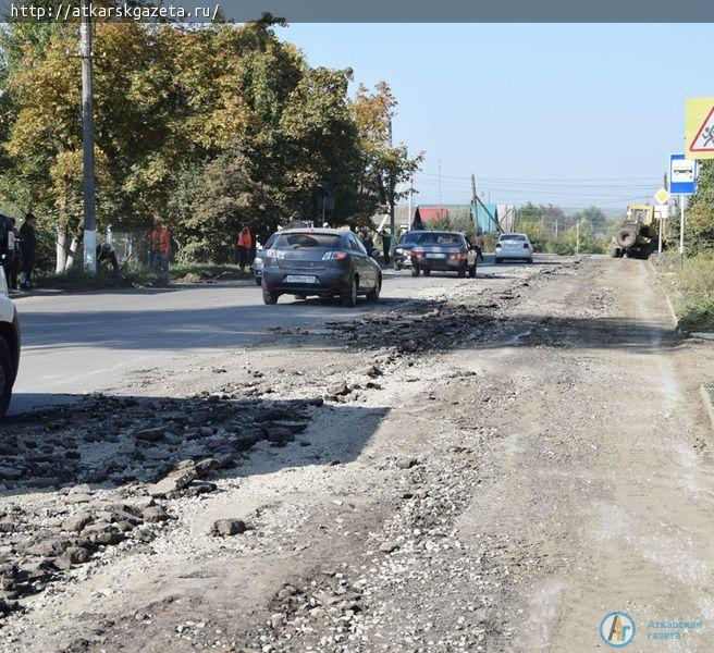 За сутки в Аткарске заасфальтировали почти 2000 квадратных метров дорог