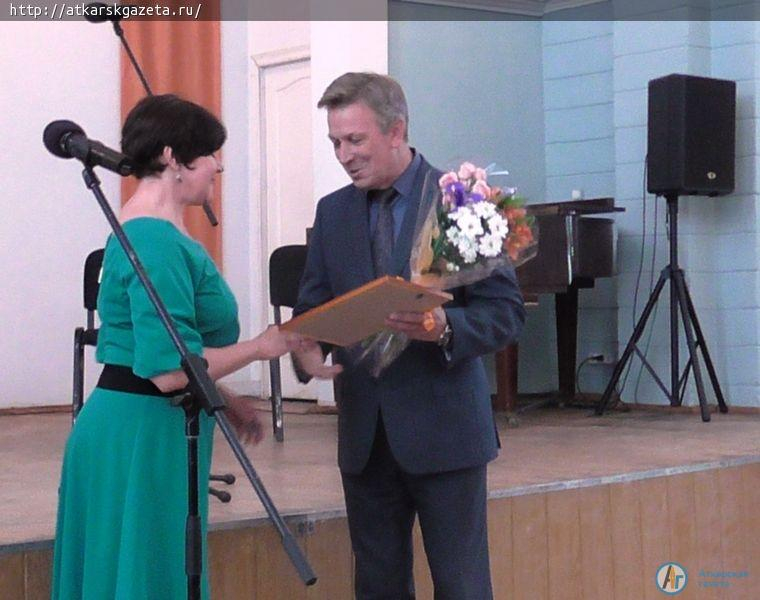 Заместитель министра культуры области наградил трех аткарских библиотекарей