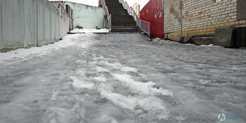Заморозки грозят сделать тротуары непроходимыми 