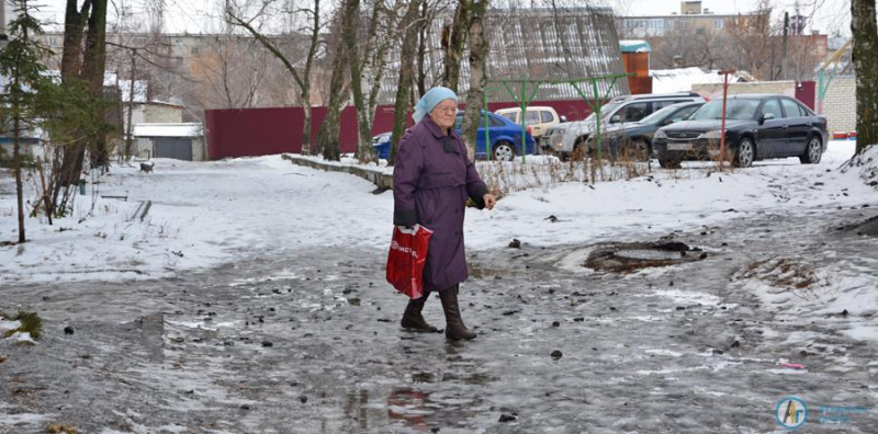 Заморозки грозят сделать тротуары непроходимыми 