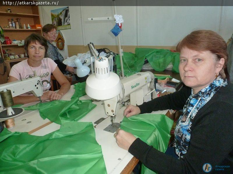 Зеленые галстуки для международной конференции шили в Аткарске