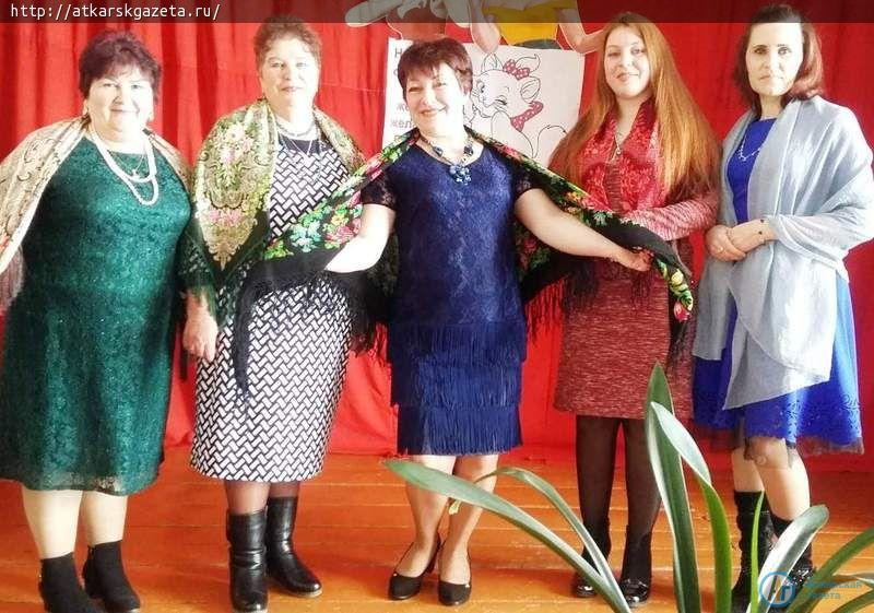 Женщинам Умета торжественно пожелали счастья каждый день