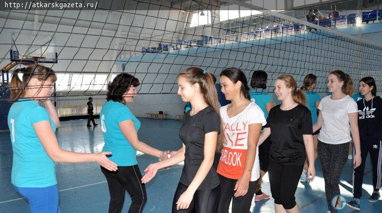 Женские бои за мужской Кубок идут в двух спортзалах (ФОТОРЕПОРТАЖ)