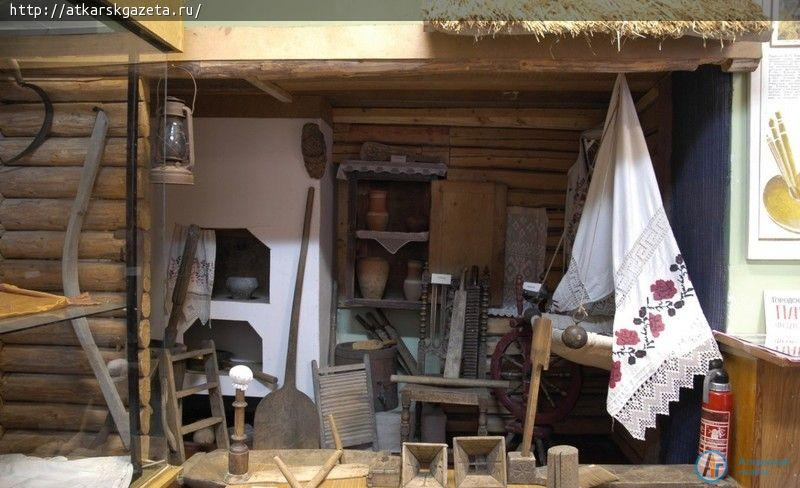 Жителей Аткарска просят поделиться старыми тапочками и розовыми горшками