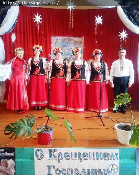 Жителей села Умет поздравили с Крещением украинскими песнями