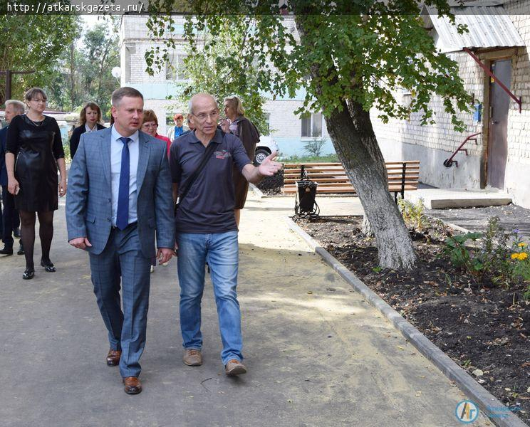 Жители аткарских многоэтажек не хотят видеть во дворах автомобили