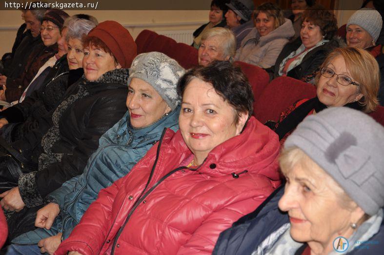 Жители Аткарского района торжественно поздравили мам (Фоторепортаж)