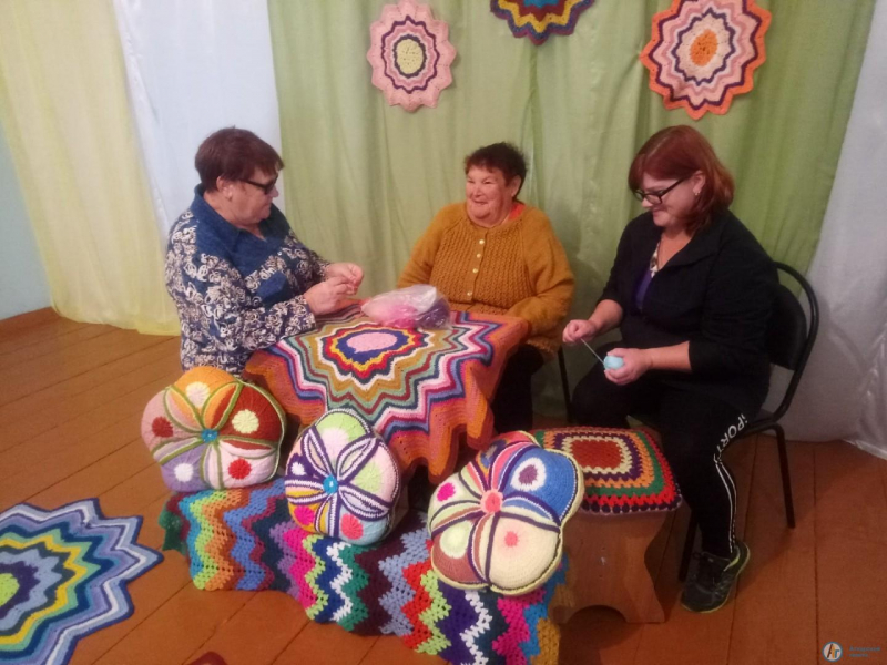 Жители Большой Екатериновки попробовали себя в рукоделии