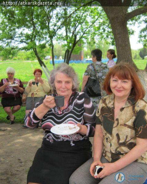 Жители Кочетовки в День Победы отведали солдатской каши (ФОТО)