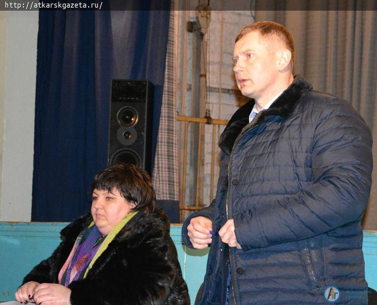 Жители Марфино пожаловались главе района на состояние сельского Дома культуры