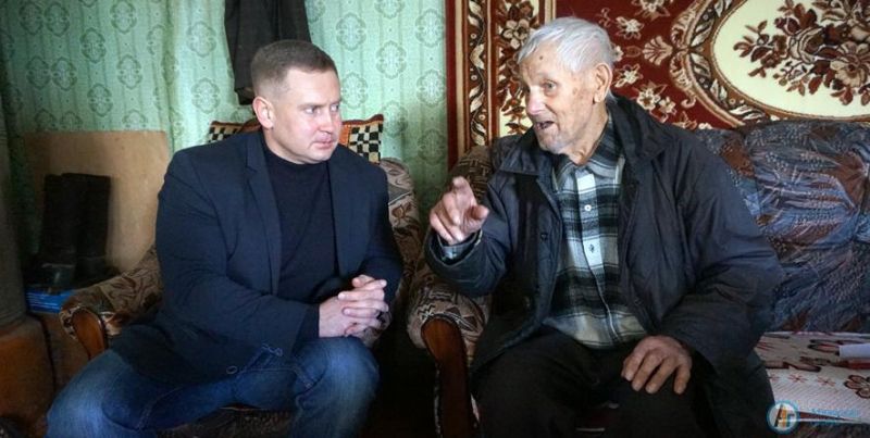 Жители Озерного и Приречного получили юбилейные медали
