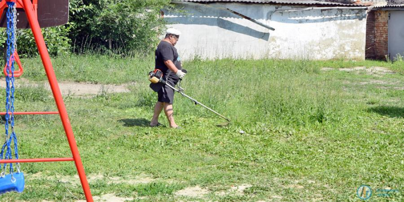 Жители поблагодарили главу района за благоустроенный двор