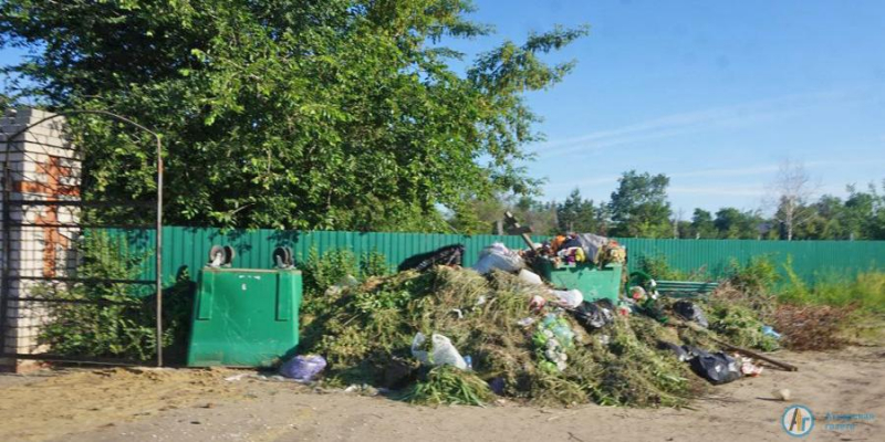 Жители пожаловались главе района на протечку на улице Весенней