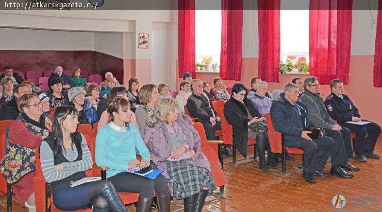 Жители села пожаловались Виктору ЕЛИНУ на цены на воду и ветеринарные услуги