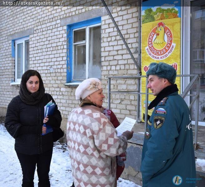 Жителям Аткарска напомнили правила безопасности новогодней елки