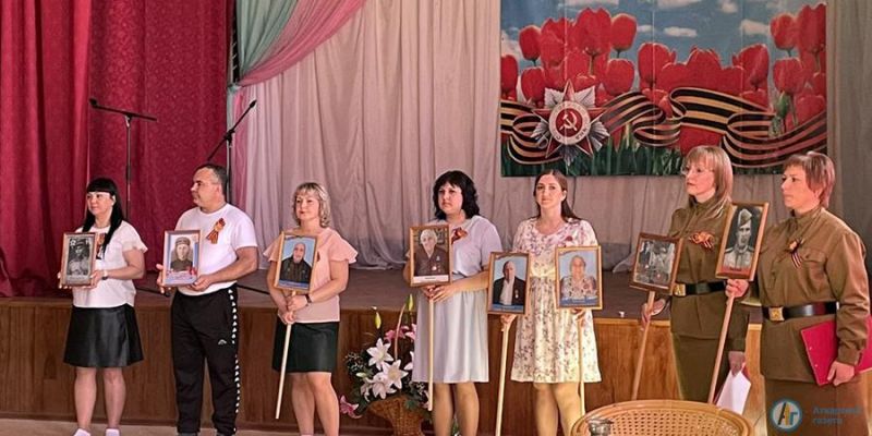 Жителям интерната для престарелых подарили праздничный концерт