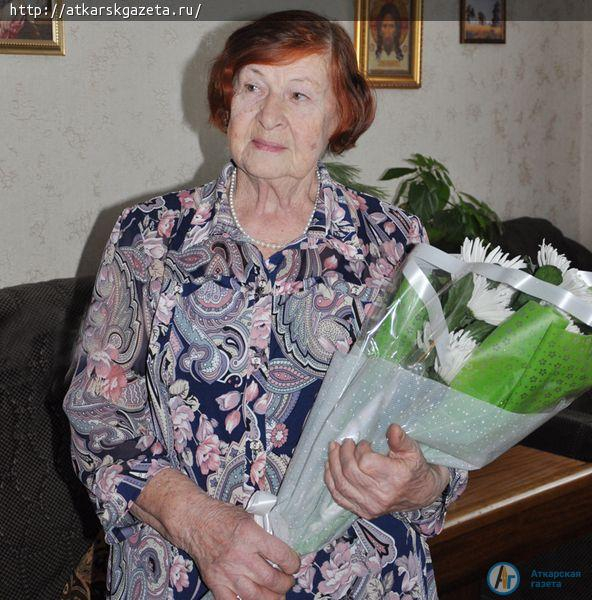 Жительница блокадного Ленинграда пережидала авианалеты под столом
