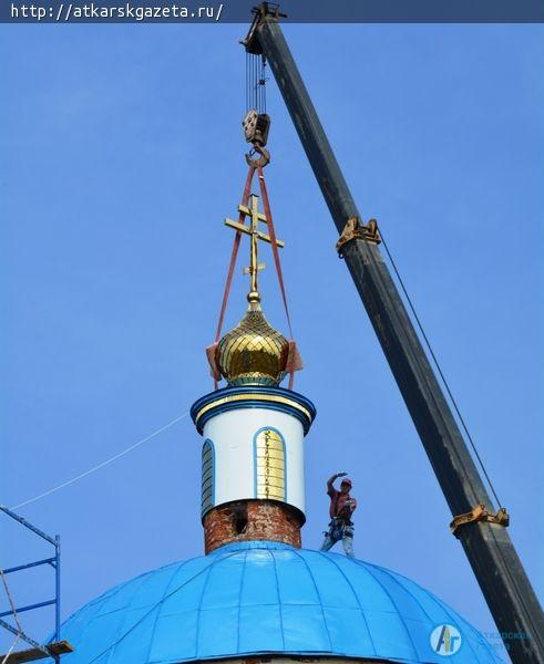 Золотой купол с крестом вознесся над Сосновской церковью на высоту 30 метров