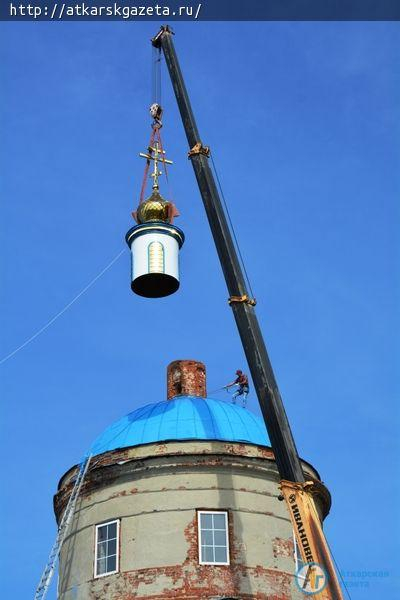 Золотой купол с крестом вознесся над Сосновской церковью на высоту 30 метров