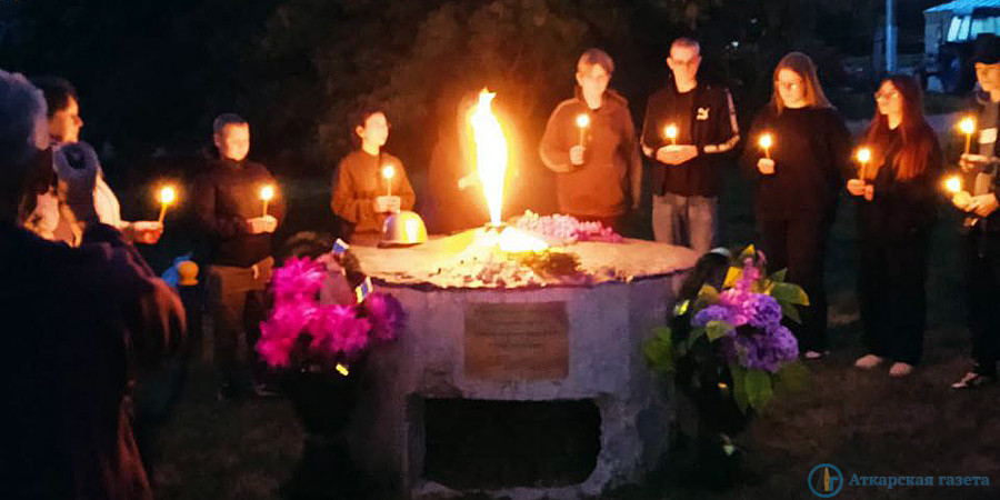 Памятный огонь. Акция свеча памяти 22 июня в школе. Свеча памяти дома. Вечный огонь минута молчания.