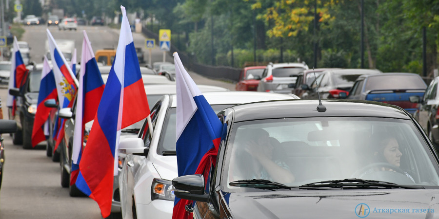 Автомобиль с правительственным флажком